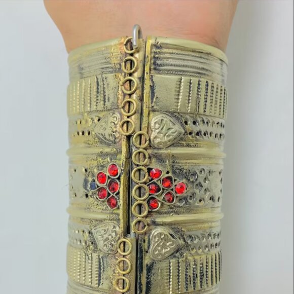 Single Handmade Kuchi Cuff Bracelet: Afghan Red Stone Tribal Jewelry - Picture 11 of 14